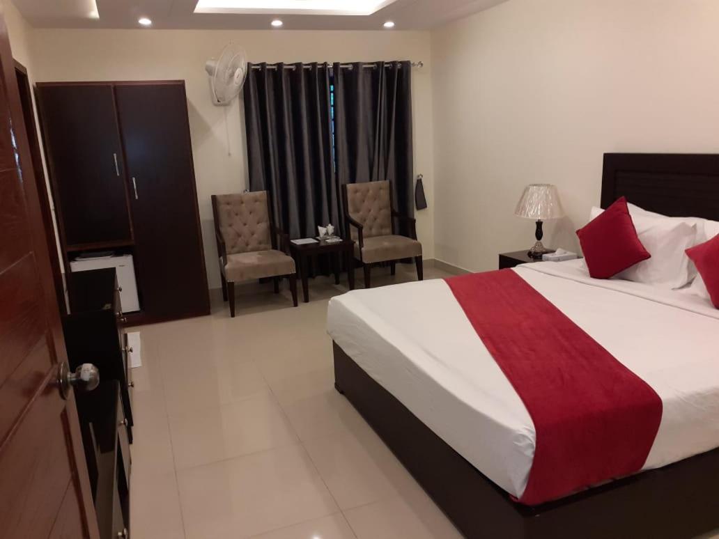 Hotel Noor Plaza Lahore Rum bild
