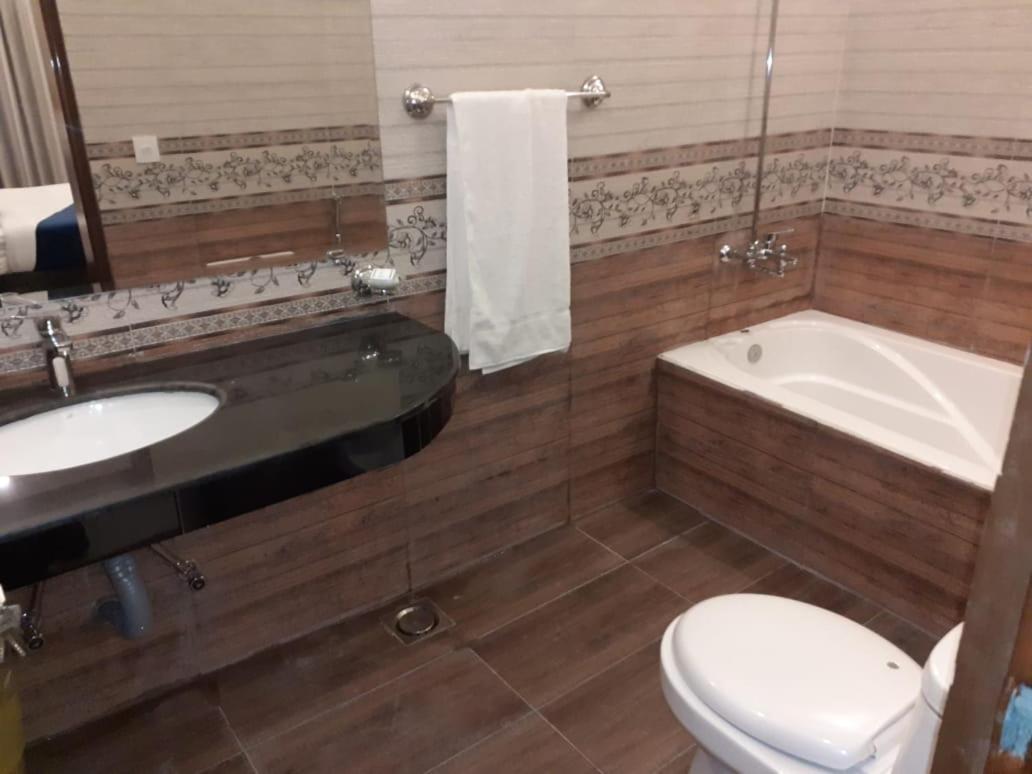 Hotel Noor Plaza Lahore Rum bild